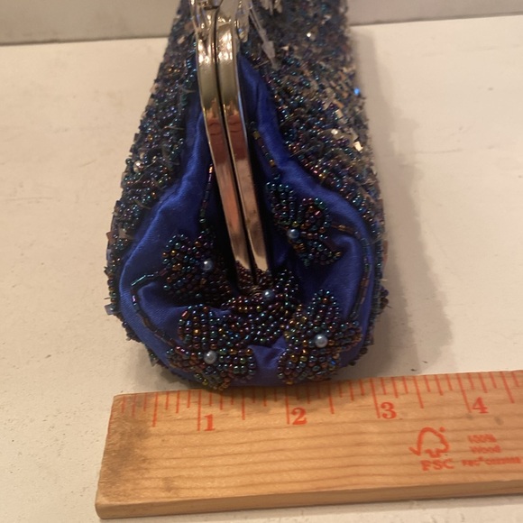Shades of blue silvertone detail beaded sparkle evening bag crossbody chain - Picture 5 of 16